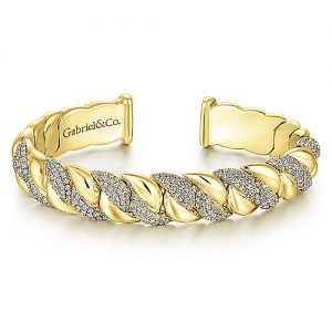 14K Yellow Gold Twisted Link Diamond Pavé Cuff Bracelet